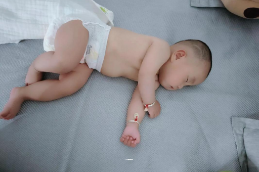 武穴几个月宝宝会抬头